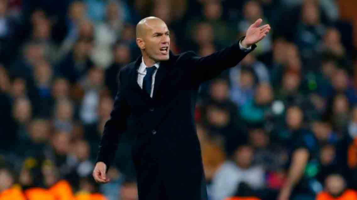 Zinedine Zidane al banquillo de la Juventus