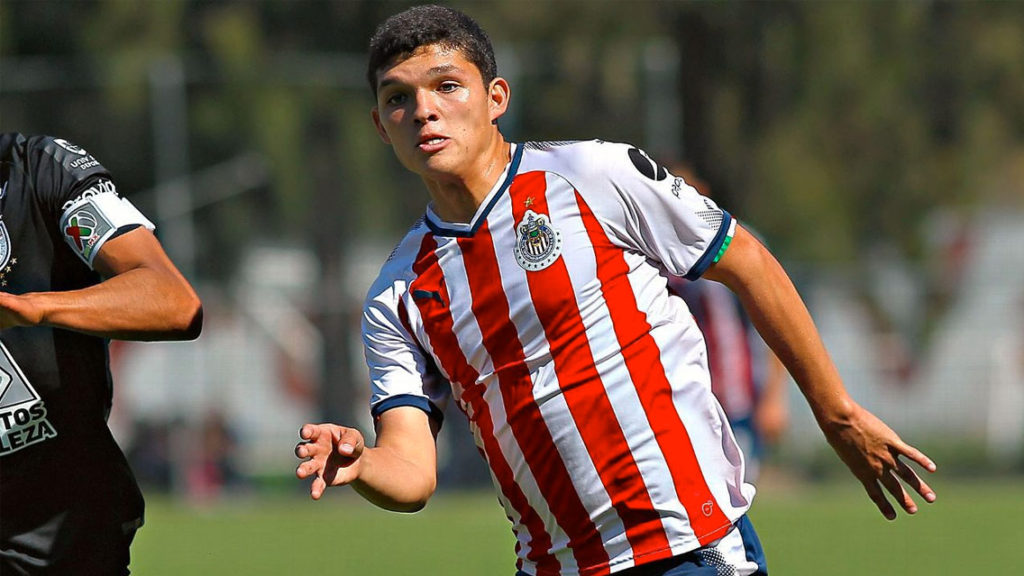 Chivas debutó a su nuevo 'Chicharito'