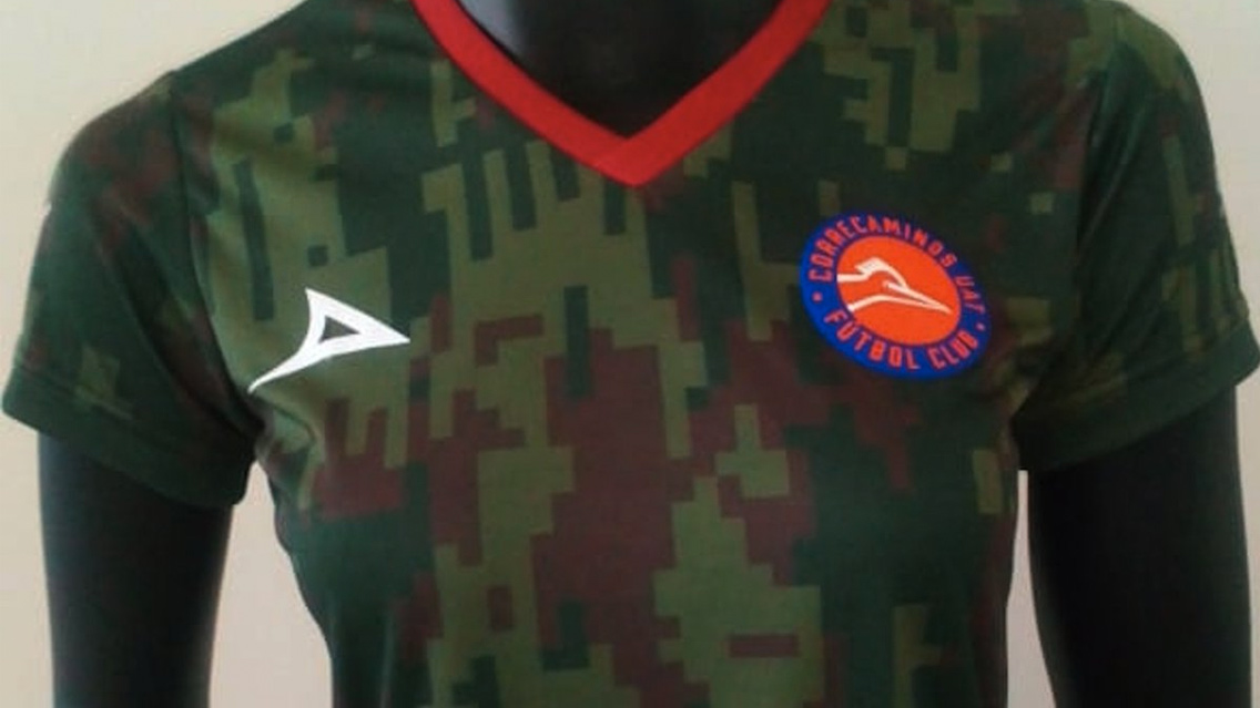 Correcaminos y su jersey en honor al ejército