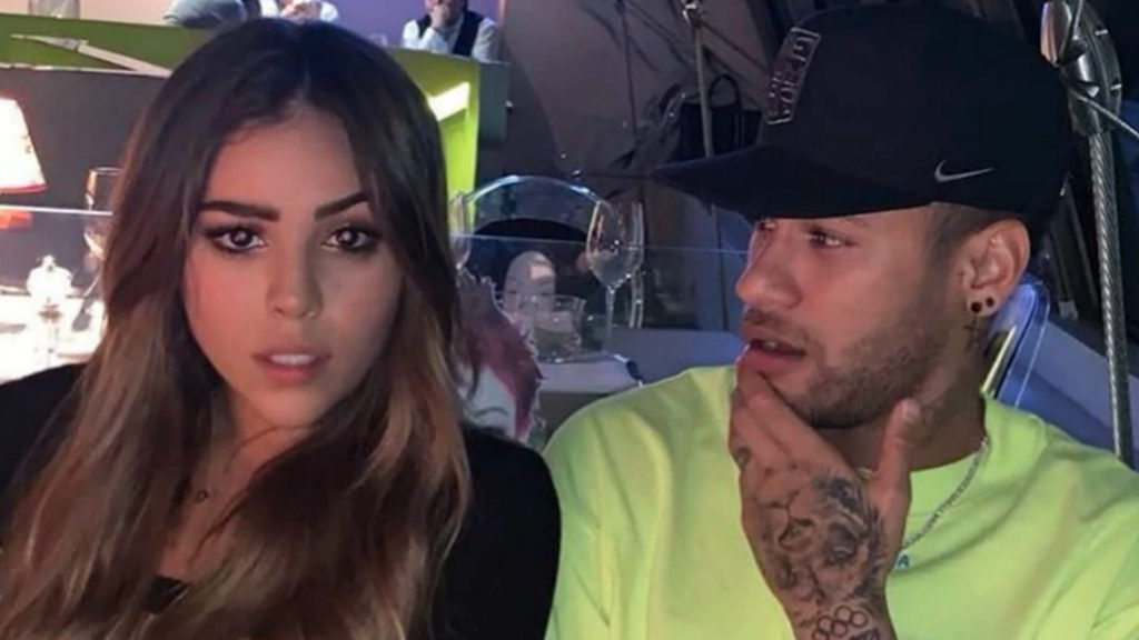 Neymar se deja consentir por Danna Paola