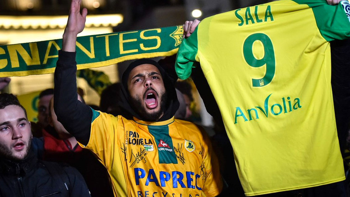 Nantes retira el dorsal 9 en honor a Emiliano Sala