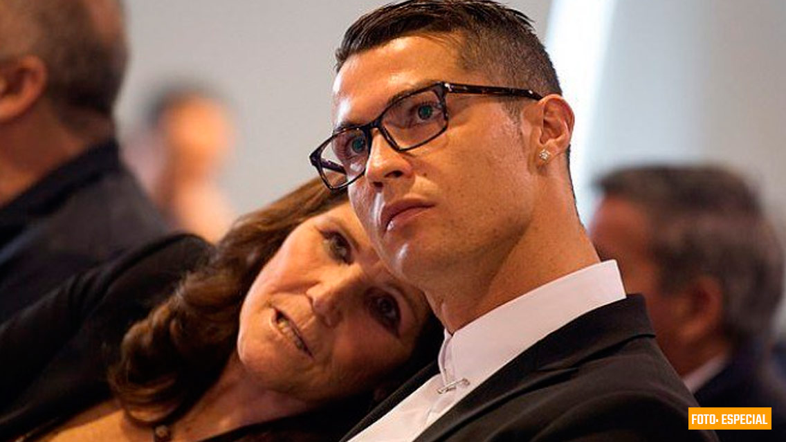 Madre de CR7 lo defiende por acusación de violación