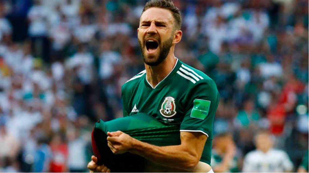 Afirman que papá de Layún pagó para que jugara en Italia