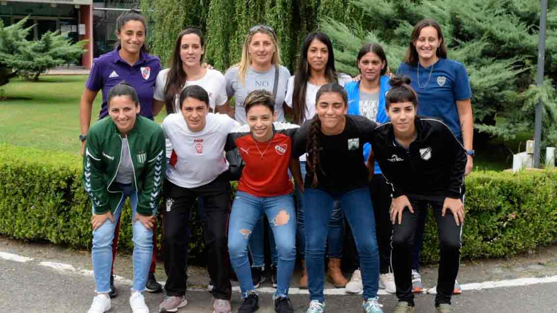 Argentina profesionaliza el futbol femenil
