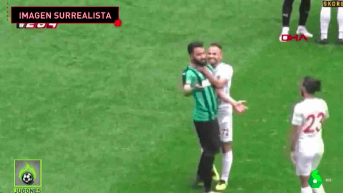 Jugador agrede con una navaja a sus rivales