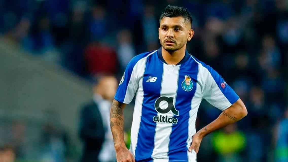 Pese a lesión, Corona fue titular con el Porto