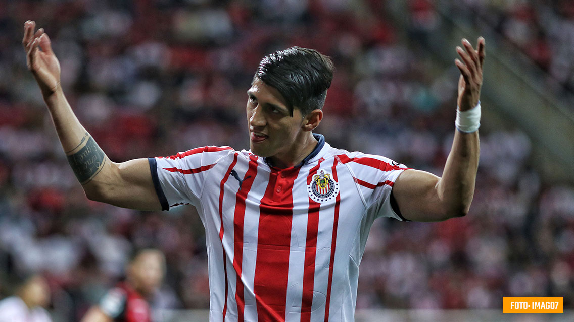 Alan Pulido le responde a Mateus Uribe