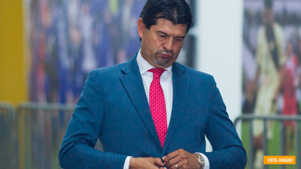 Chivas anuncia la destitución de José Cardozo