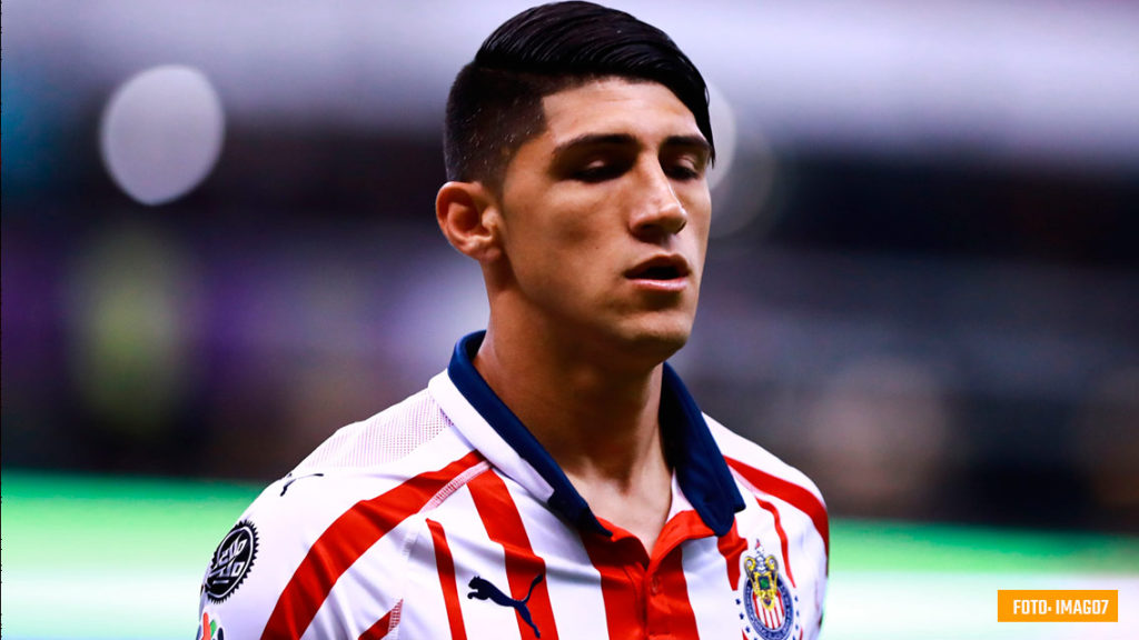 Alan Pulido se perderá el duelo ante Pumas