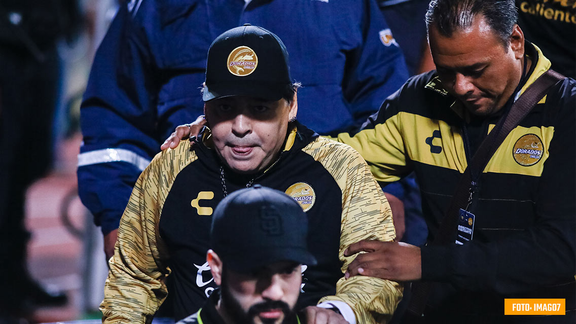 Diego Maradona rechazó usar andadera en CU