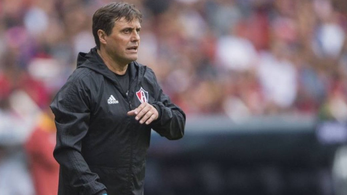 OFICIAL: Guillermo Hoyos está fuera del Atlas