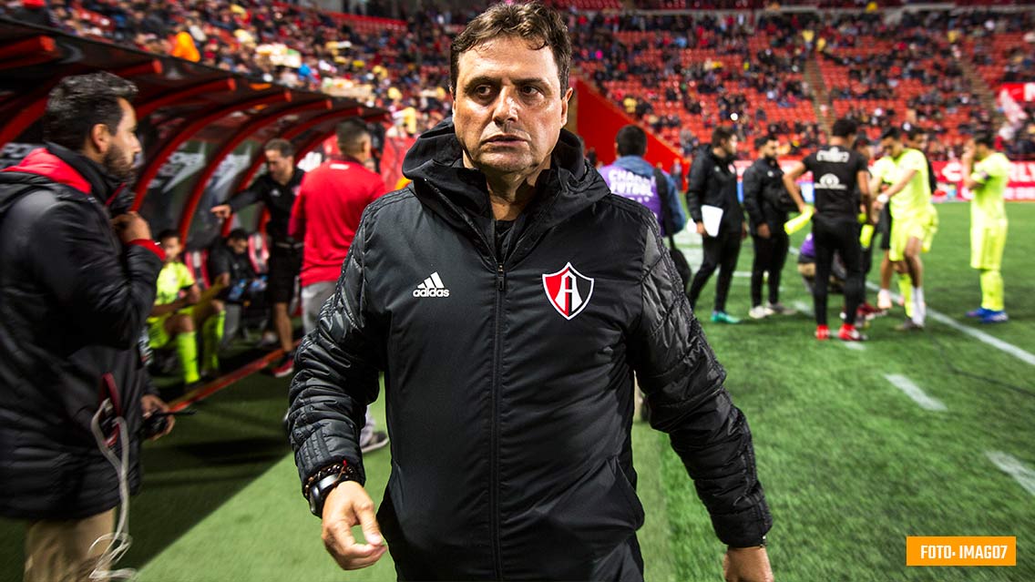 Guillermo Hoyos, dejaría de ser DT de Atlas