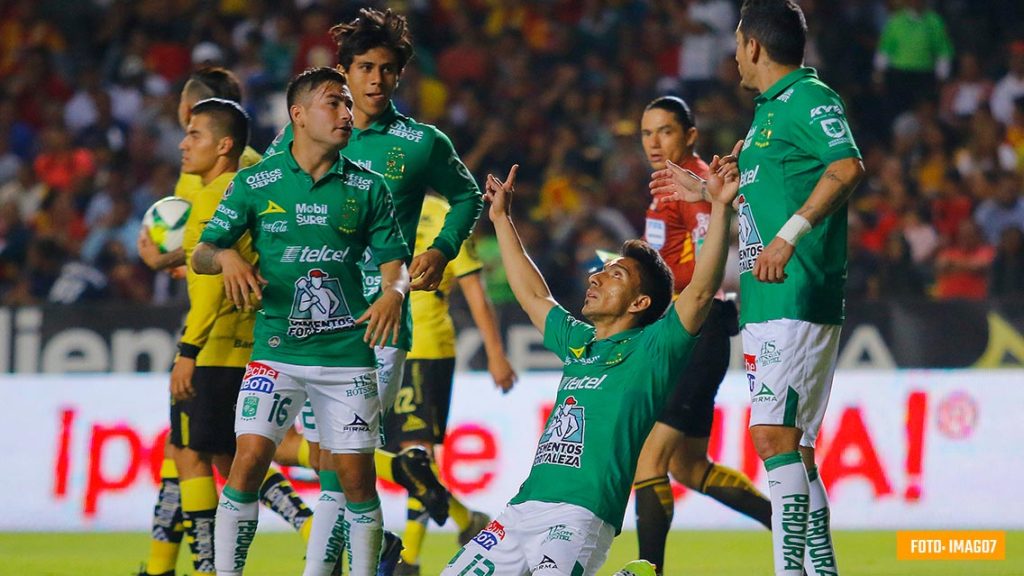 León vence a Monarcas y llega a 9 triunfos consecutivos