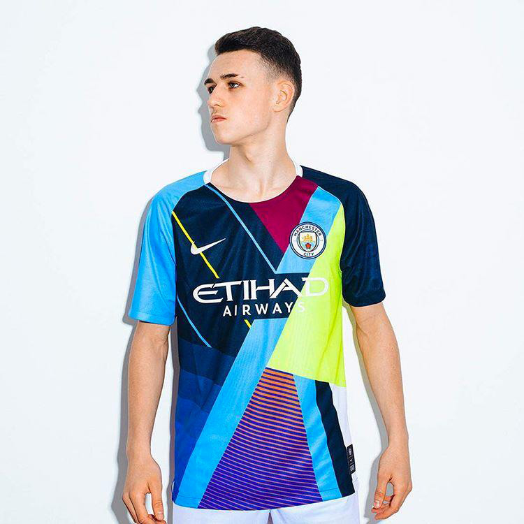 manchester-city-nike-lanzan-jersey-conmemorativo-1