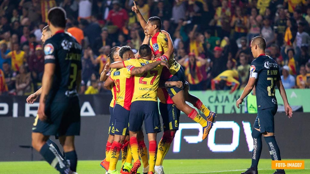 Con diez hombres, América rescata el empate ante Monarcas 0
