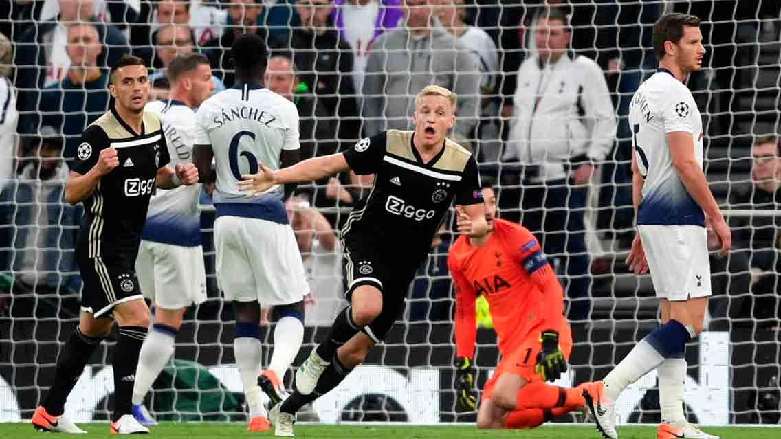 Ajax logra mínima ventaja en semifinales