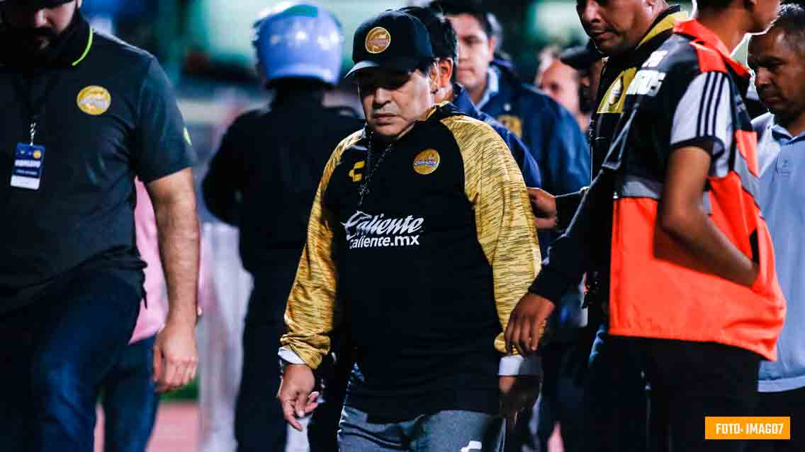 Abren investigación contra Maradona por apoyo a Maduro