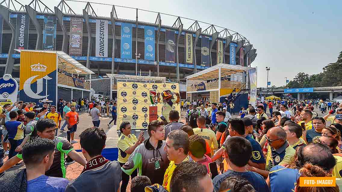 Aficionado de Cruz Azul recibe golpiza previo al Clásico