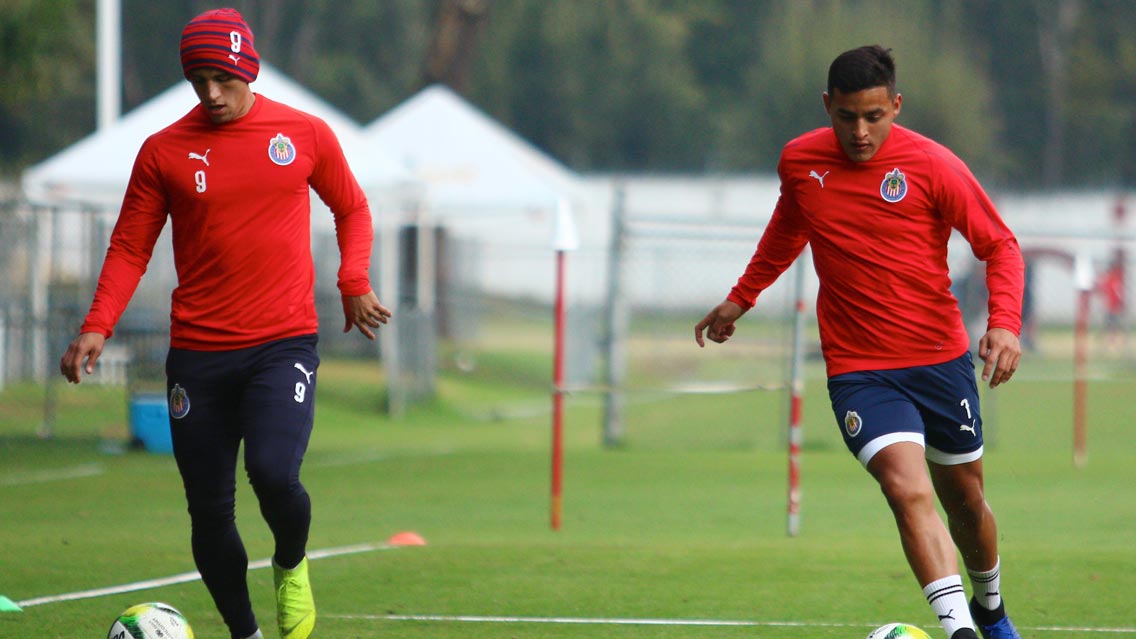 ¿Cuánto pagó Chivas por Alan Pulido y Alexis Vega?