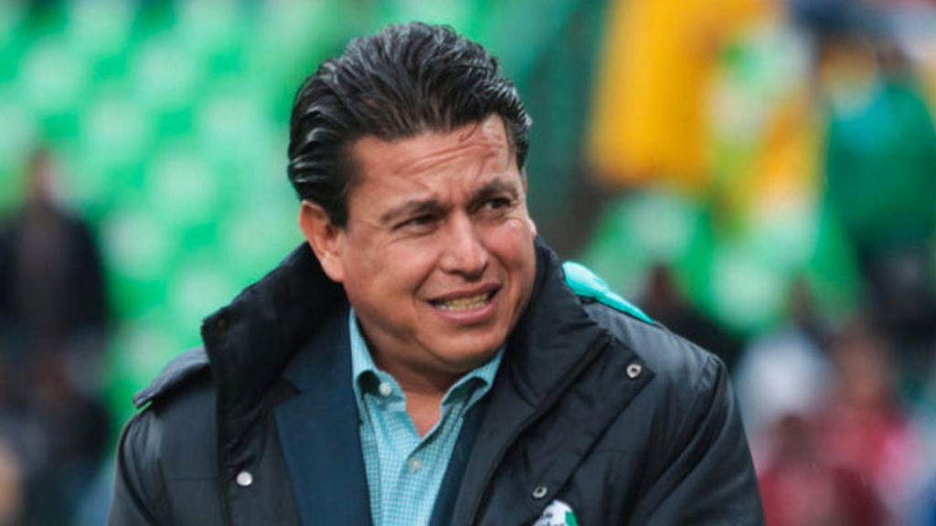 OFICIAL: Salvador Reyes, fuera de Santos Laguna