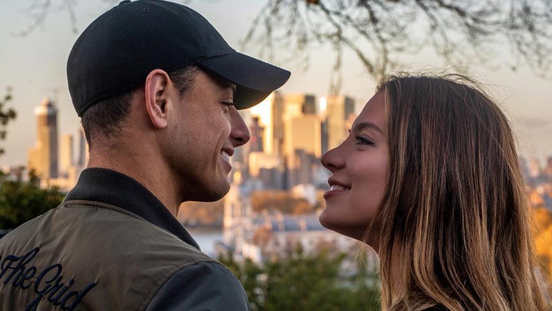 Chicharito se ‘lesiona’ para ir a Italia con su novia