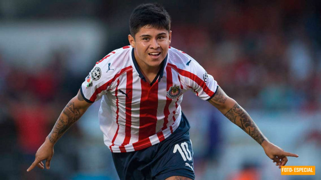 Chivas se piensa la continuidad de 4 futbolistas