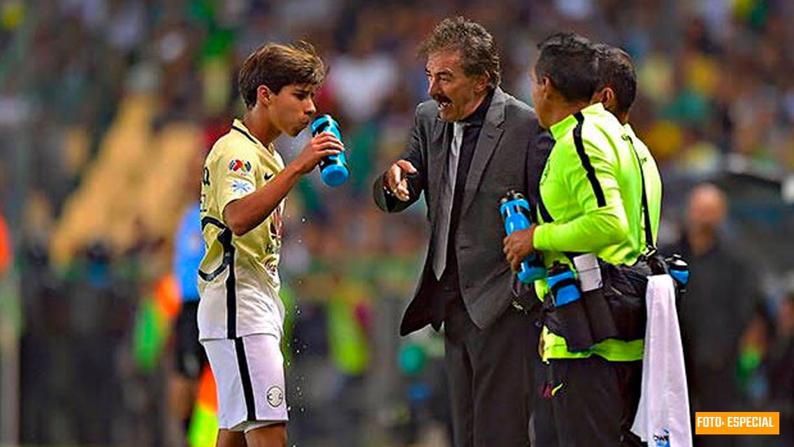 Diego Lainez prefiere a La Volpe sobre Herrera