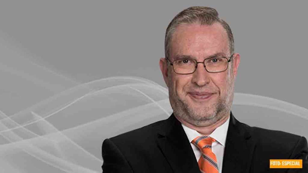 Ex de Televisa explota contra el director de Deportes