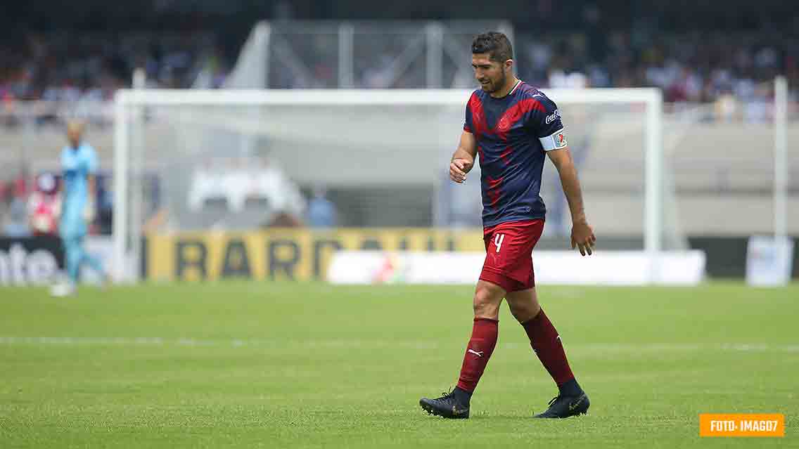 Referentes de Chivas piden su salida del club