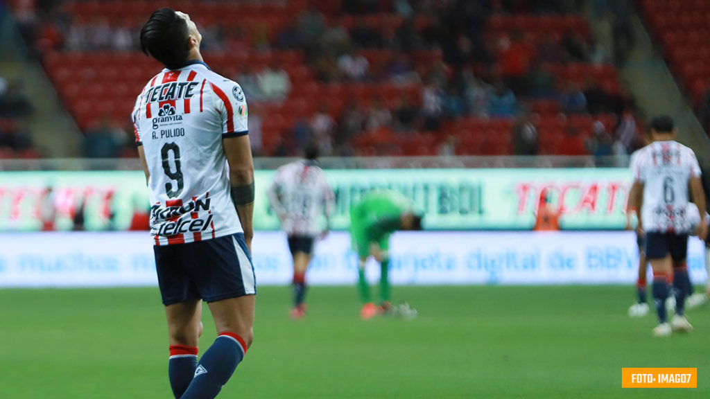 Jugadores de Chivas piden perdón a la afición