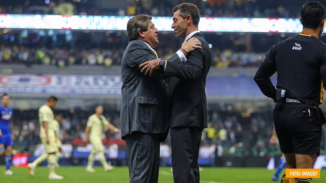 Miguel Herrera se burla de Pedro Caixinha previo al Clásico