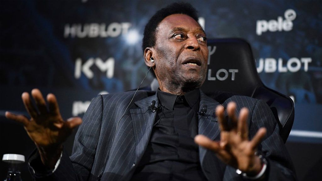 El astro brasileño Pelé es hospitalizado en Francia