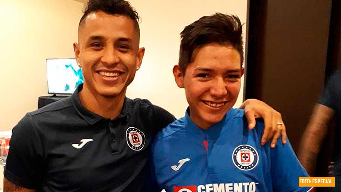 Tremendo gesto de Cruz Azul con aficionado