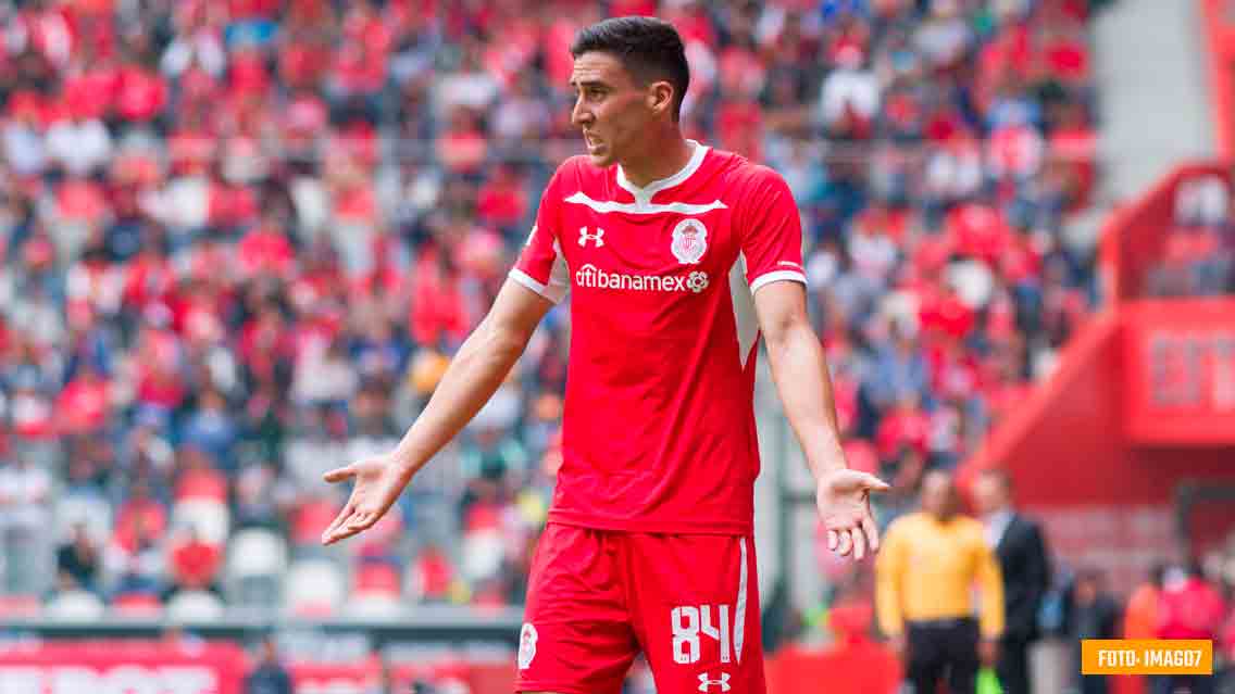 Adrián Mora regresa a Toluca pese a firmar con Tigres