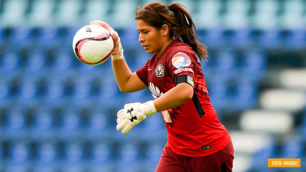 Cecilia Santiago ficharía con el PSV Femenil