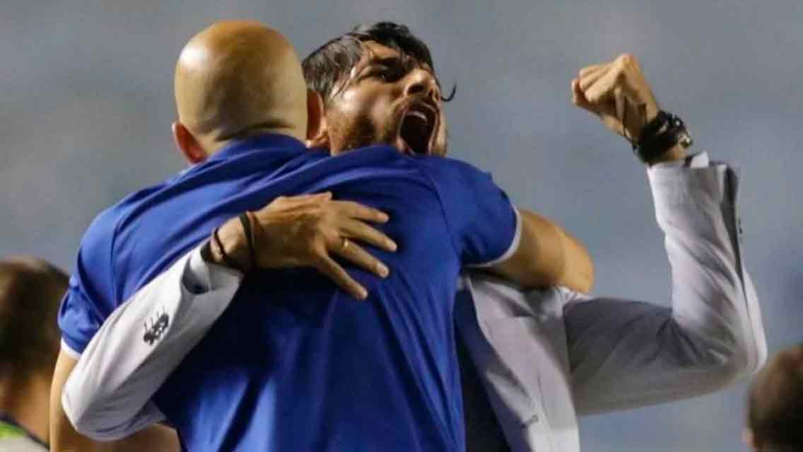 ‘Loco’ Abreu logra su primer título como técnico-jugador