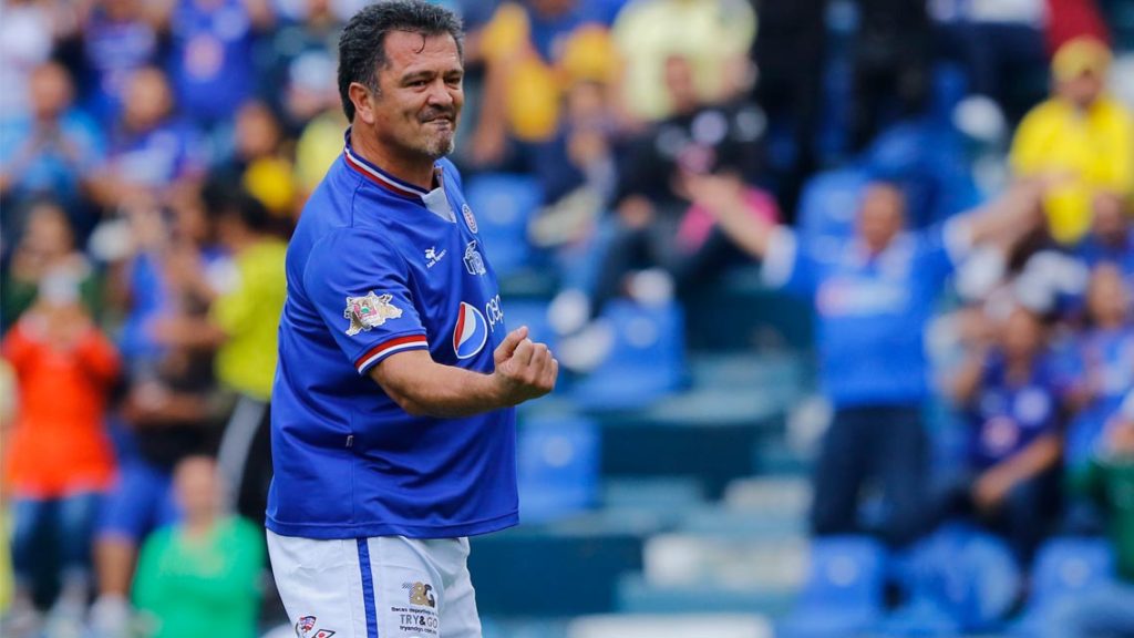 Carlos Hermosillo se muestra harto de Cruz Azul