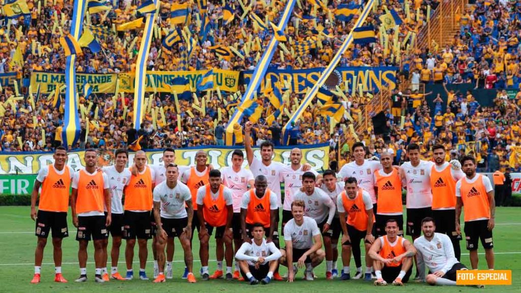 Espectacular entrenamiento de Tigres con sus aficionados