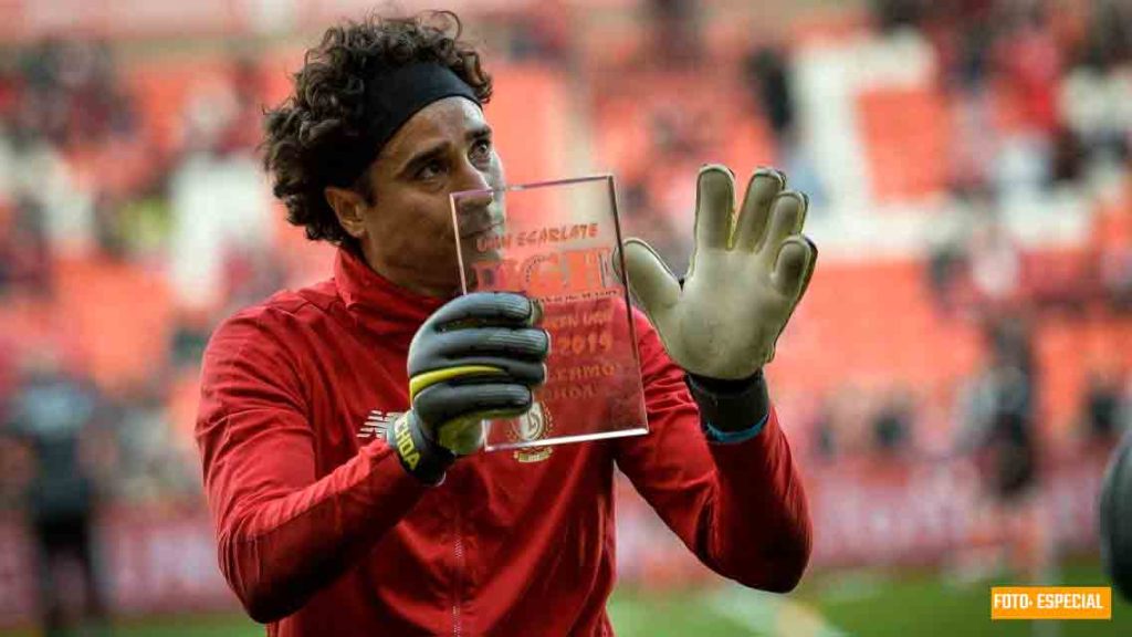 Guillermo Ochoa se despide del Standard de Lieja