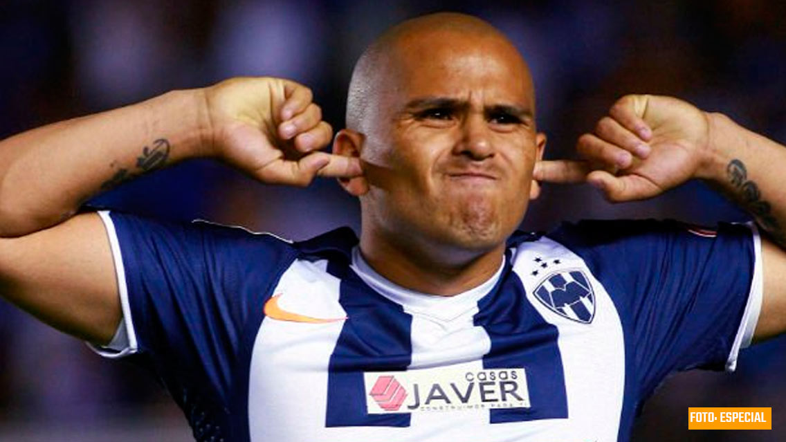 Humberto Suazo regresaría al futbol mexicano