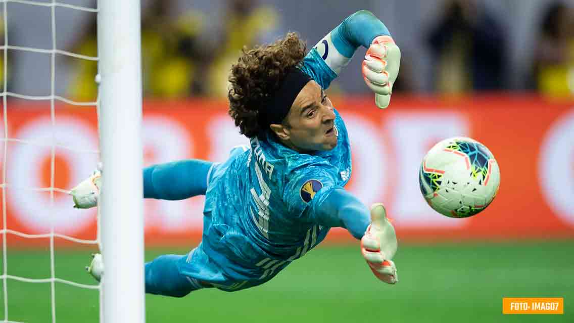 Memo Ochoa fue el héroe del partido