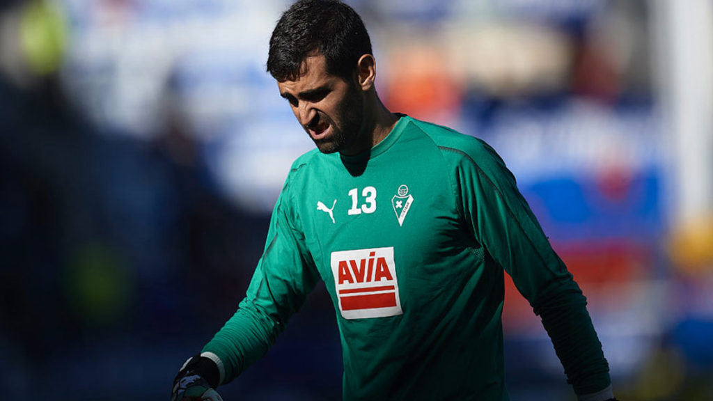 Asier Riesgo, otro portero en la mira de Pumas