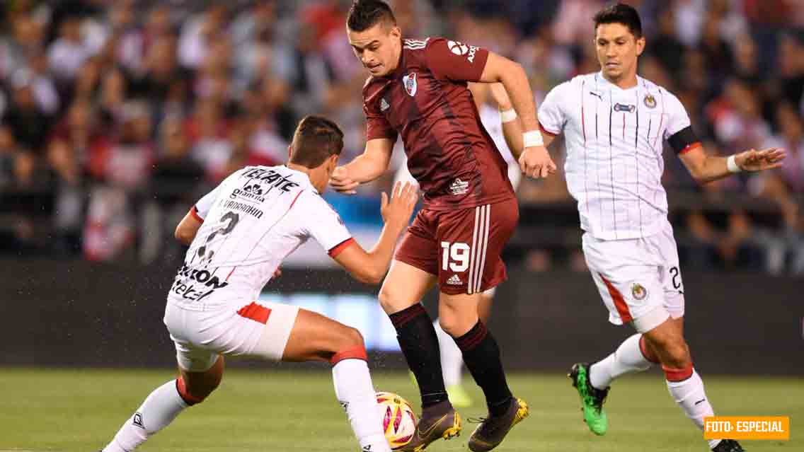 Oribe Peralta debuta en dolorosa derrota ante River Plate