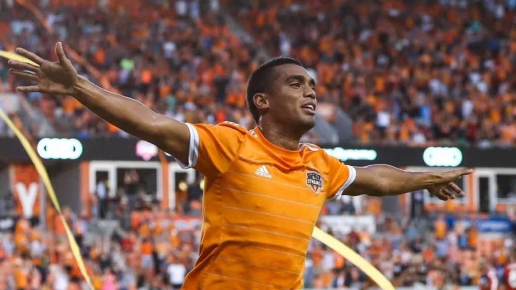 Cruz Azul tiene en la mira al delantero Mauro Manotas
