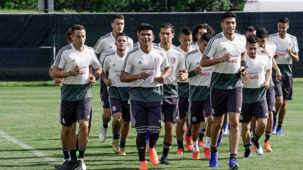 Fallas en el avión retrasan vuelo de la Selección Mexicana