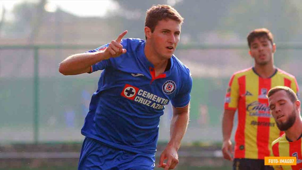 Santiago Giménez y más jovenes en pretemporada de Cruz Azul