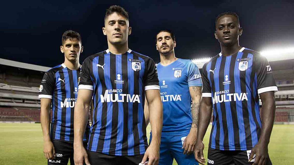 Gallos Blancos presentan nuevo plumaje de Puma