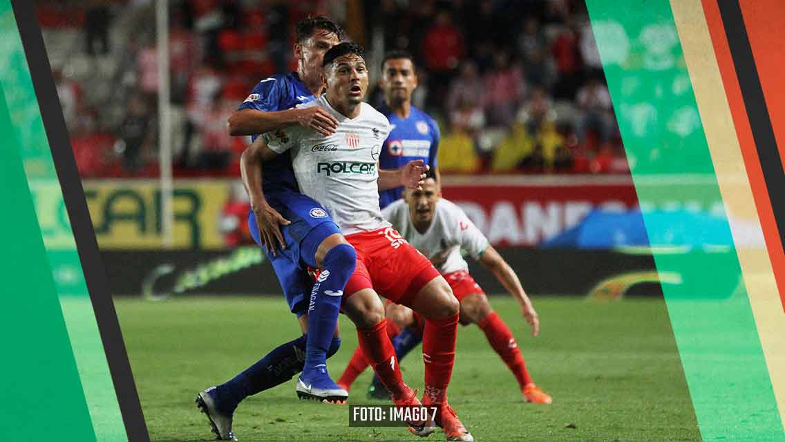 Con muchas fallas, Necaxa y Cruz Azul no se hicieron daño