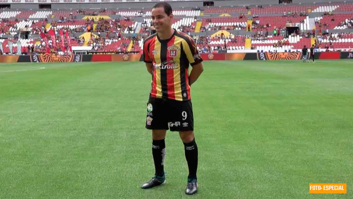 Omar Bravo quiere regresar a las canchas