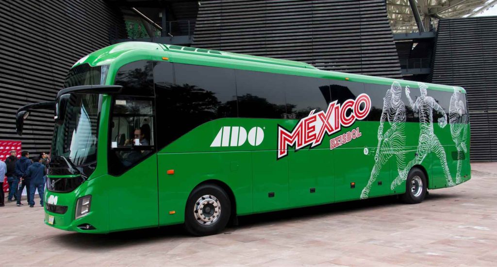 La empresa líder en movilidad integral, ADO presentó el autobús que serán los encargados de transportar a la Selección Méxicana de Béisbol 